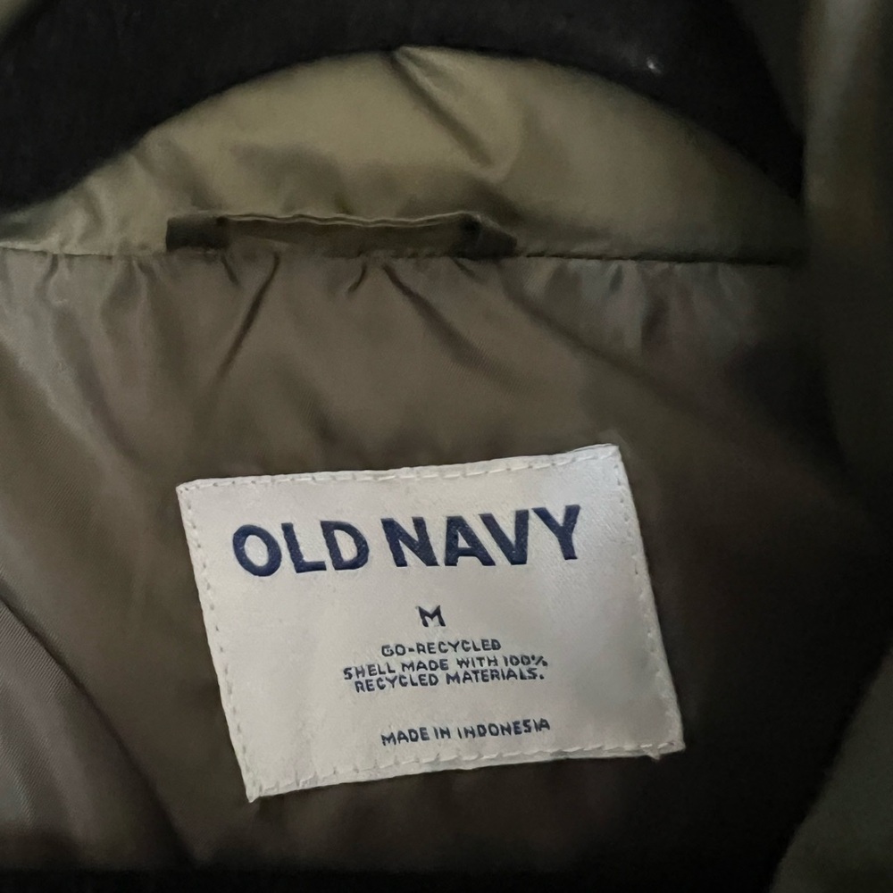 Women’s Old Navy Olive Green Puffer Vest - Picture 6 of 7